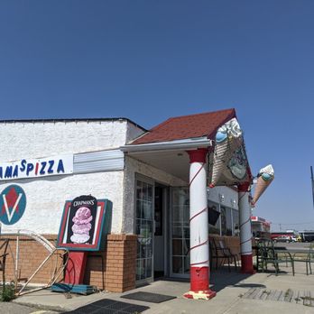 Mama’s Pizza & Pasta - the front of the restaurant - Pizza Near Me - Vulcan, Alberta Mama’s Pizza & Pasta - the front of the restaurant - Pizza Near Me - Vulcan, Alberta