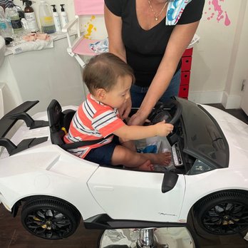 Childrensalon and spa - Silla en donde se corta el cabello! Súper buenas experiencia!! - Kids Hair Salons Near Me - Miami, Florida Childrensalon and spa - Silla en donde se corta el cabello! Súper buenas experiencia!! - Kids Hair Salons Near Me - Miami, Florida