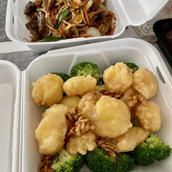 China Wan Wan - Beef Chow Fun (Top) & Honey Walnut Shrimp (Bottom) - Chinese Near Me - Henderson, Nevada China Wan Wan - Beef Chow Fun (Top) & Honey Walnut Shrimp (Bottom) - Chinese Near Me - Henderson, Nevada