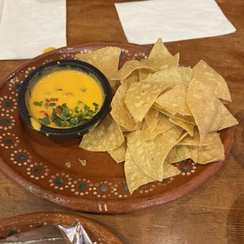 El Halal Amigos - Chips and queso - Halal Near Me - San Jose, California