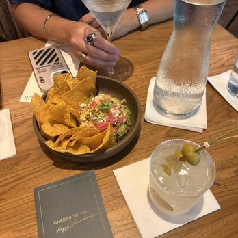 Earls Kitchen + Bar - drinks & pupu - Cocktail Bars Near Me - Honolulu, Hawaii Earls Kitchen + Bar - drinks & pupu - Cocktail Bars Near Me - Honolulu, Hawaii