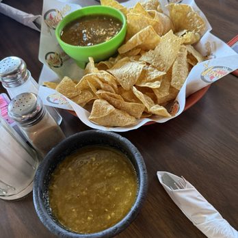 Los Asaderos Mexican Restaurant - Chips and salsa - Mexican Near Me - Fort Worth, Texas