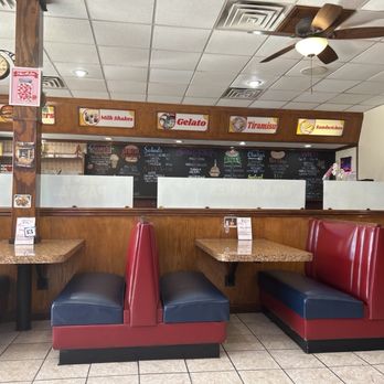 Falcon's Handcrafted Sandwiches - Sitting area - Sandwiches Near Me - Chicago, Illinois
