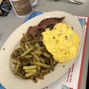 Edgebrook Coffee Shop - Corn beef with scramble and fresh hash - Coffee & Tea Near Me - Chicago, Illinois