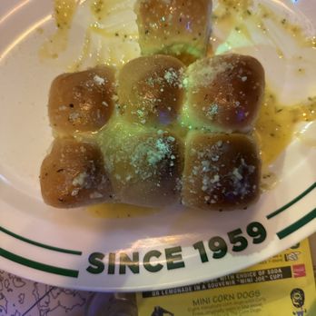 Flanigan's - Deerfield Beach - Garlic Rolls (6) - Seafood Near Me - Deerfield Beach, Florida