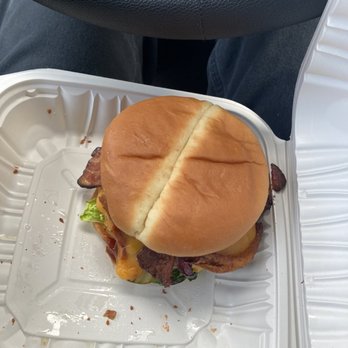 Hi-Lo Cafe - Bacon, cheddar, burger dreaminess. - American Near Me - Weed, California Hi-Lo Cafe - Bacon, cheddar, burger dreaminess. - American Near Me - Weed, California