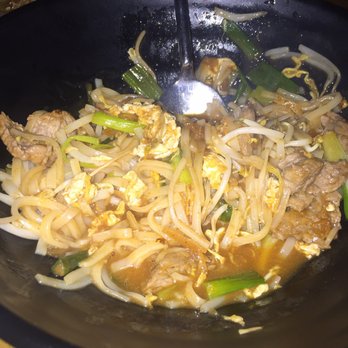 Indie Cafe - This was the Pad Thai. Notice all of the sauce sitting in the bottom of the bowl. - Sushi Bars Near Me - Chicago, Illinois