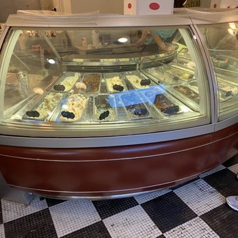Lulu’s Finest - a woman standing in front of a display case - Ice Cream & Frozen Yogurt Near Me - Gettysburg, Pennsylvania Lulu’s Finest - a woman standing in front of a display case - Ice Cream & Frozen Yogurt Near Me - Gettysburg, Pennsylvania