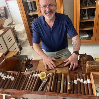 Mr. Cigars - Me learning how to roll cigars - Cigar Bars Near Me - Miami, Florida