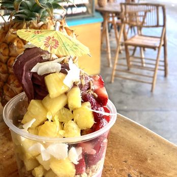 Makani's Magic Pineapple Shack - Açaà Bowl - Juice Bars & Smoothies Near Me - Hilo, Hawaii Makani's Magic Pineapple Shack - Açaà Bowl - Juice Bars & Smoothies Near Me - Hilo, Hawaii