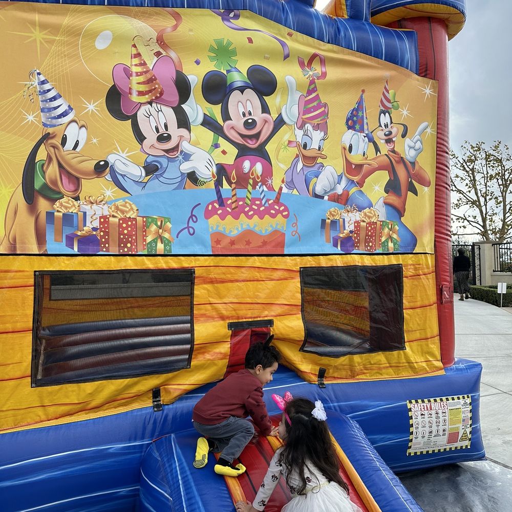 Smiles Face Painting & Inflatables - Fortress bounce house with double lane slide - Face Painting Near Me - Riverside, California Smiles Face Painting & Inflatables - Fortress bounce house with double lane slide - Face Painting Near Me - Riverside, California