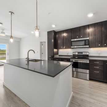 FLATZ 487 - Kitchen with Island - Apartments Near Me - Jarrell, Texas