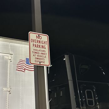 Pilot Travel Center - Sign stating no overnight parking. - Rest Stops Near Me - Monument, Colorado Pilot Travel Center - Sign stating no overnight parking. - Rest Stops Near Me - Monument, Colorado