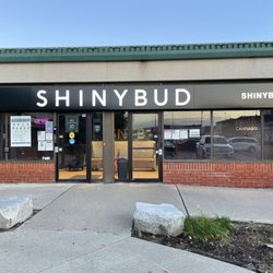 Shiny Bud - Out front of the store from the sidewalk in the plaza parking lot. September 2021