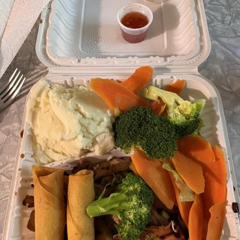 Kona Kitchen - Seattle - Waimea Combo Plate with mashed potatoes and veggies - Hawaiian Near Me - Seattle, Washington