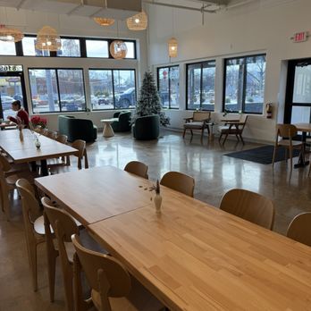 DD Mau Vietnamese Eatery - The waiting area by the front door - Vietnamese Near Me - Webster Groves, Missouri DD Mau Vietnamese Eatery - The waiting area by the front door - Vietnamese Near Me - Webster Groves, Missouri