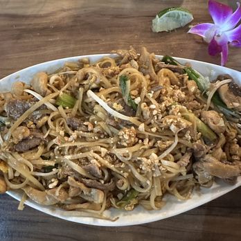 Flamin’ Thai - Chicken Pad Thai - Thai Near Me - Minneapolis, Minnesota