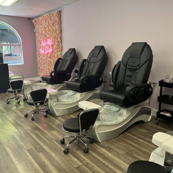 Dulce Mal Nail Studio - Nail Salons Near Me - Chicago, Illinois
