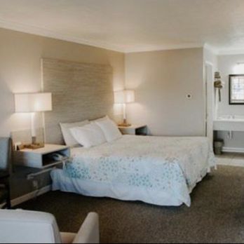 Berlin Village Inn - Bedroom - Hotels Near Me - Berlin, Ohio Berlin Village Inn - Bedroom - Hotels Near Me - Berlin, Ohio