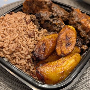 Four Mile Food - Jamaican jerk chicken with plantains - Food Court Near Me - Alexandria, Virginia