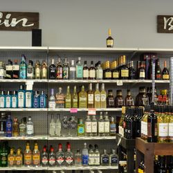 Washington Street Liquor Store - Huge liquor selection
