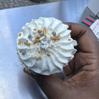 Cupcake Kitchen - Wedding Cake - Bakeries Near Me - Chattanooga, Tennessee Cupcake Kitchen - Wedding Cake - Bakeries Near Me - Chattanooga, Tennessee