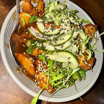 Sampan - Szechuan chicken stir fry - Asian Fusion Near Me - Philadelphia, Pennsylvania