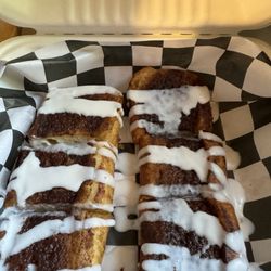 Sam's Pizzeria - Cinnamon bread is amazing
