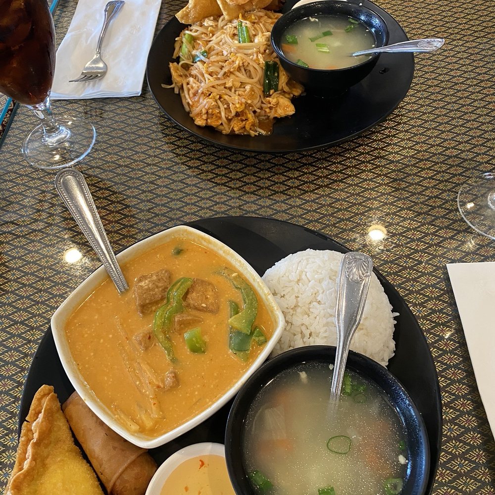 Manee Thai Restaurant - Pad Thai, Red Curry - Thai Near Me - Ballwin, Missouri Manee Thai Restaurant - Pad Thai, Red Curry - Thai Near Me - Ballwin, Missouri