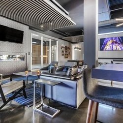 W XYZ Bar