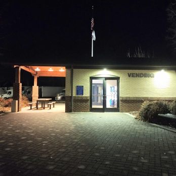 Alamance County Rest Area - the southbound vend-o-rama with a bench and shubbery in front and to the left with a picnic table plus a little watery thing behind it - Rest Stops Near Me - Burlington, North Carolina