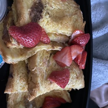 Black Bear Diner Riverton - Side of Strawberry (640  700 cals.) - cost me $3 - Diners Near Me - Riverton, Utah