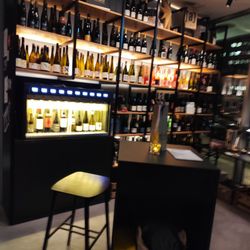 Wine & Bubbles-Weinbar