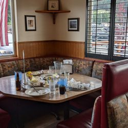 Pacific Pizza - A lot of dirty tables for a long time