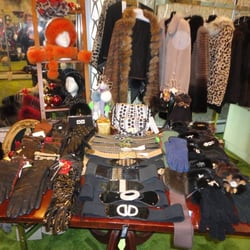 Bruno Furs & Leathers - Leather gloves, purses, scarves and hats.