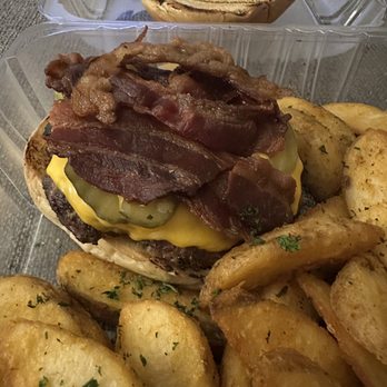 Ristorante Casanova - $15 fire burger with fries. Look at that bacon. - Italian Near Me - El Paso, Texas Ristorante Casanova - $15 fire burger with fries. Look at that bacon. - Italian Near Me - El Paso, Texas