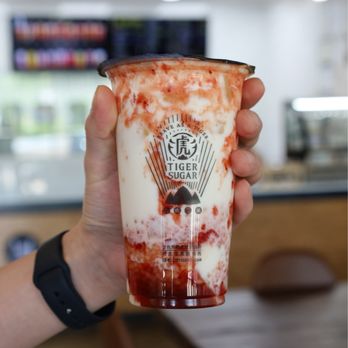 Tiger Sugar - John's Creek - Strawberry Mochi Milk @tiffhuangry - Bubble Tea Near Me - Duluth, Georgia