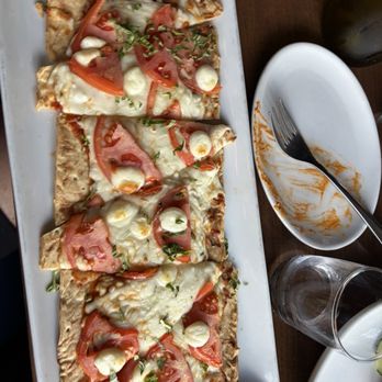 Cliff’s Taphouse - Margarita flatbread - Cocktail Bars Near Me - Kansas City, Missouri Cliff’s Taphouse - Margarita flatbread - Cocktail Bars Near Me - Kansas City, Missouri