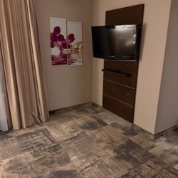 Mercure Hotel Hagen - Designs looks worst than a G-Class wouldn't you agreed?
