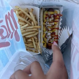 hotdog & fries