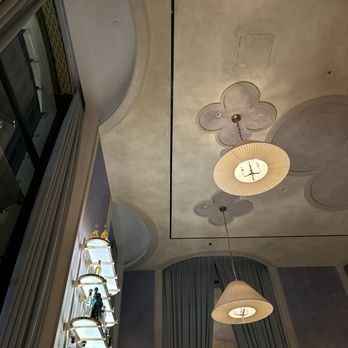 Lounge On Pearl - Lounges Near Me - New York, New York