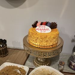 La Pinata Bakery - Mango tres leche cake