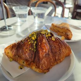 pistachio croissant