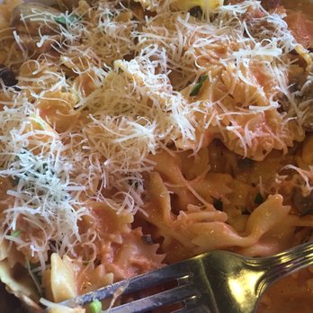 Cucina Bella - Farfalle with suprema sauce and mushrooms. Not very flavorful - Italian Near Me - Algonquin, Illinois Cucina Bella - Farfalle with suprema sauce and mushrooms. Not very flavorful - Italian Near Me - Algonquin, Illinois