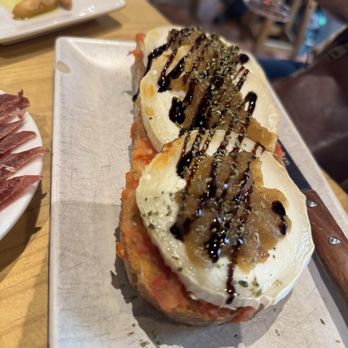 Matador - Goat cheese and onion jam - Tapas/Small Plates Near Me - Madrid, M Matador - Goat cheese and onion jam - Tapas/Small Plates Near Me - Madrid, M