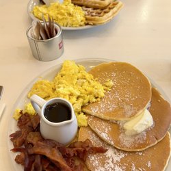 Homebaked - American Breakfast with eggs and pancakes
