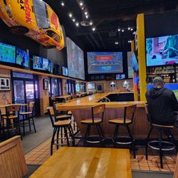 Sneakers Sports Grille - Views