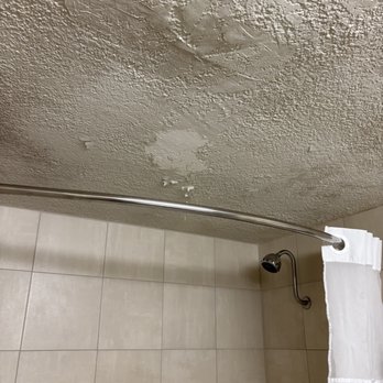 Quality Inn & Suites - No fan in the bathroom and horrible ceiling above shower. - Hotels Near Me - Des Moines, Iowa Quality Inn & Suites - No fan in the bathroom and horrible ceiling above shower. - Hotels Near Me - Des Moines, Iowa