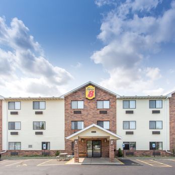Super 8 by Wyndham Racine - Super 8 - Hotels Near Me - Racine, Wisconsin Super 8 by Wyndham Racine - Super 8 - Hotels Near Me - Racine, Wisconsin