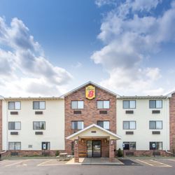 Super 8 by Wyndham Racine - Super 8
